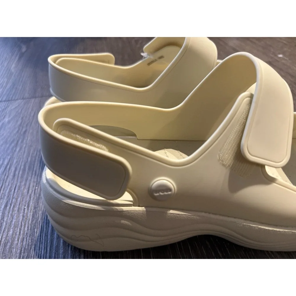 Crocs Skyline Sandal Beige LightWeight Adult Women's Size 11 NEW W/ Tags